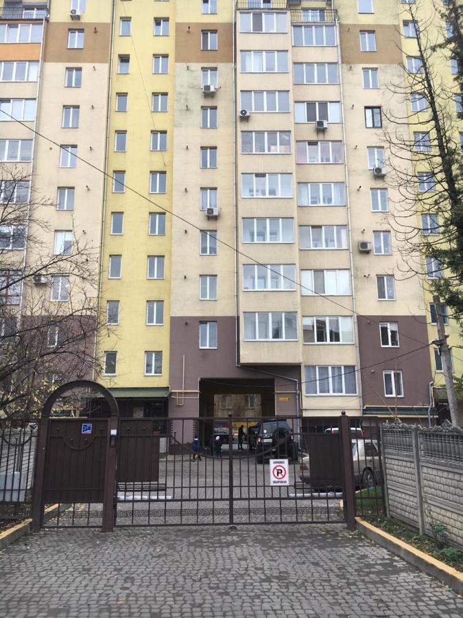 Vyshyvanka In The City Centre Ivano-Frankivsk Luaran gambar
